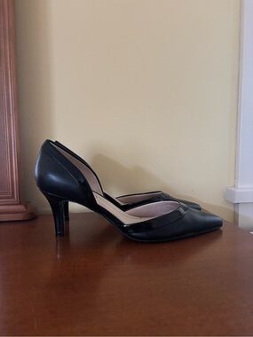 Life Stride Black Pointed-Toe D'Orsay Heels
